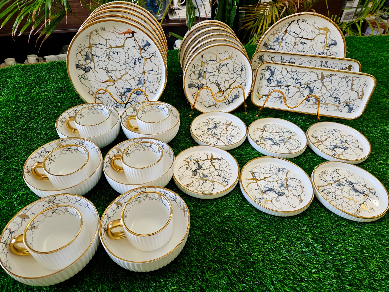 32 Piece Stylish Dinner Set